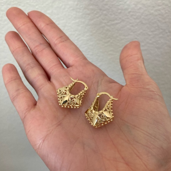 New Vanessa Mooney the gold Mabel hoops earrings - Picture 2 of 7